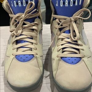 Jordan High-Tops in Tan , purple, pink